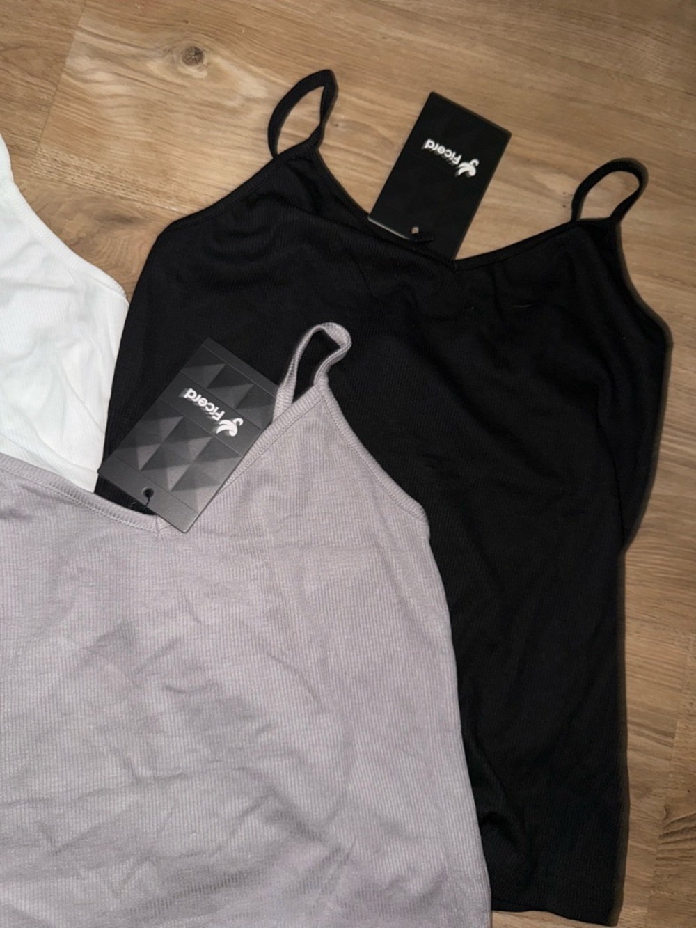 Brand new tank top bundle - Picture 4 of 10
